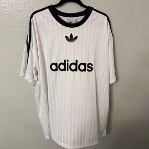 ADIDAS ORIGINAL MENS TEE SIZE 2XL OVERSIZED